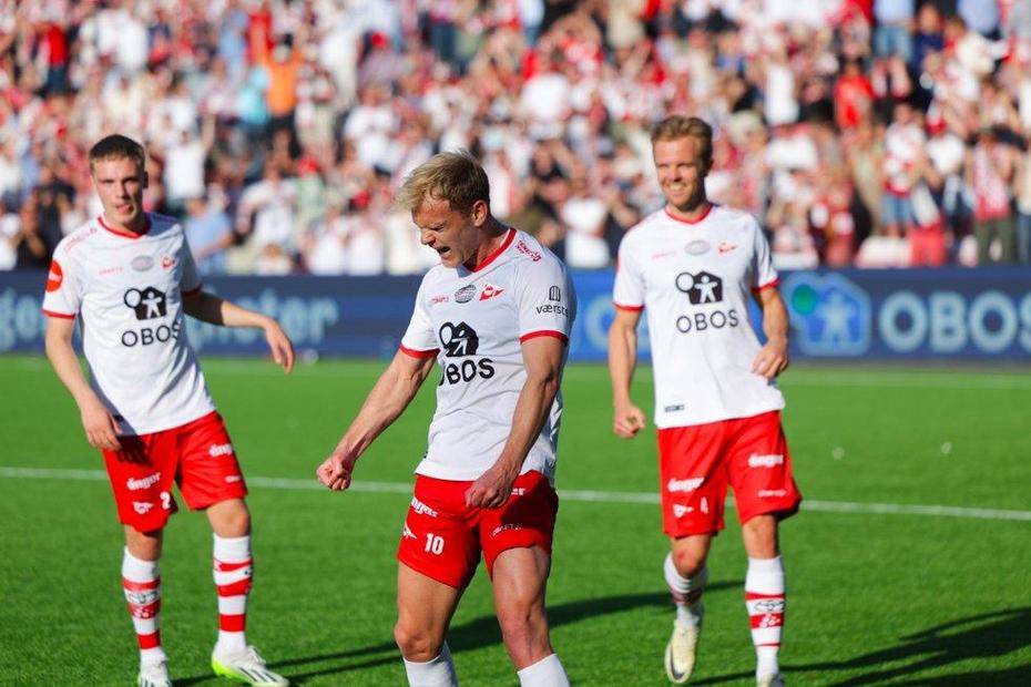 九游在线入口 -转折点！拉齐奥远射贴柱，英超转会期攻防权衡，引发热议，轮换策略成焦点 