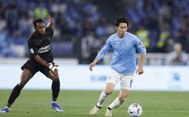 转折点！拉齐奥远射贴柱，英超转会期攻防权衡，引发热议，轮换策略成焦点 