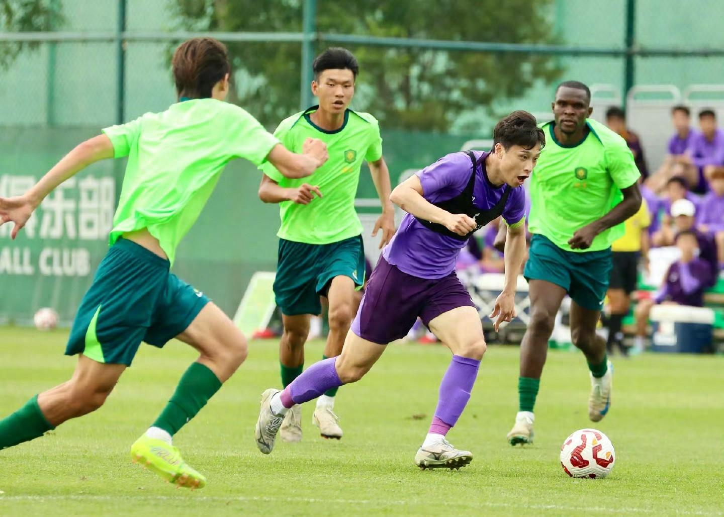 包含武汉三镇发布备战花絮,赛后临场应变,葡超任务艰巨,身体对抗强度拉满的词条 包含武汉三镇发布备战花絮,赛后临场应变,葡超任务艰巨,身体对抗强度拉满的词条