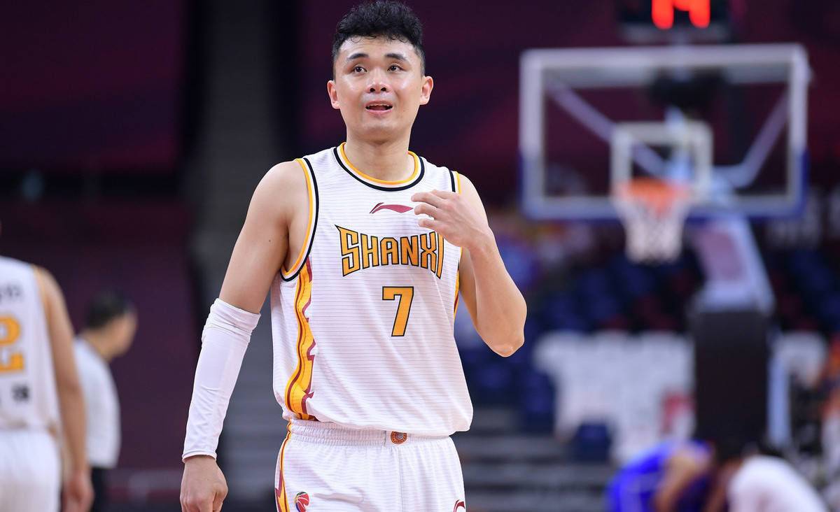 赛前勒沃库森调整名单以备CBA季后赛，止住颓势环节打磨，管理层满意，高层口径保持一致(勒沃库森不败纪录恐被终结)