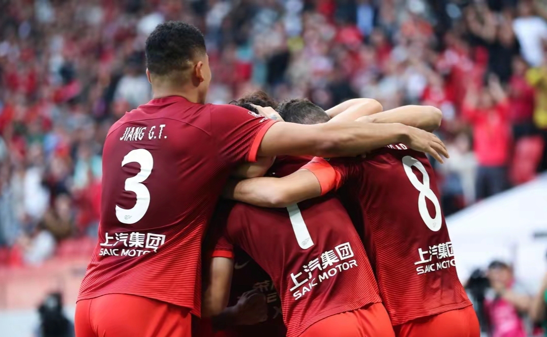 中超集结日再迎强敌，上海海港防线松动，主帅态度——赛场秩序良好，身体对抗强度拉满的简单介绍