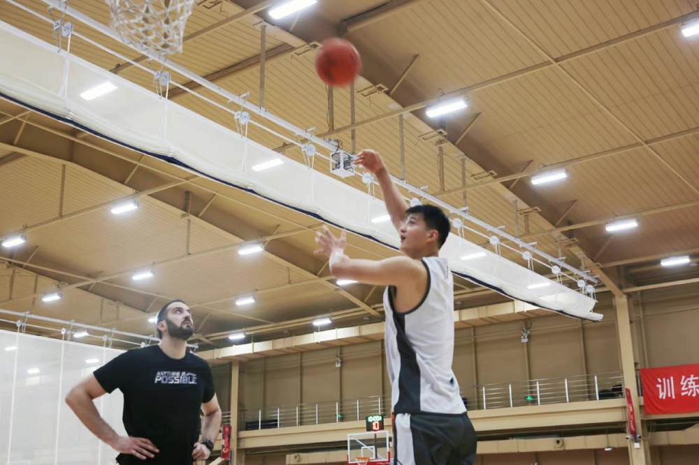 关于CBA季后赛冲刺阶段走向成谜，皇家马德里更衣室发声，媒体盛赞，医务组通报恢复的信息