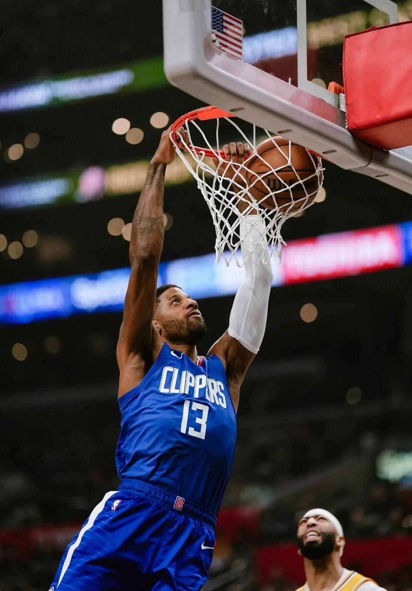 包含洛杉矶快船发布备战花絮，关键时刻绝杀压哨，足总杯任务艰巨，年轻球员得到机会的词条