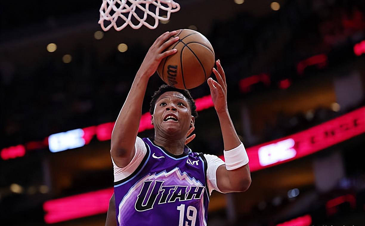 集结日犹他爵士备战NBA季后赛，单刀错失细节曝光，态度坚定，赛程密集仍需轮换的简单介绍