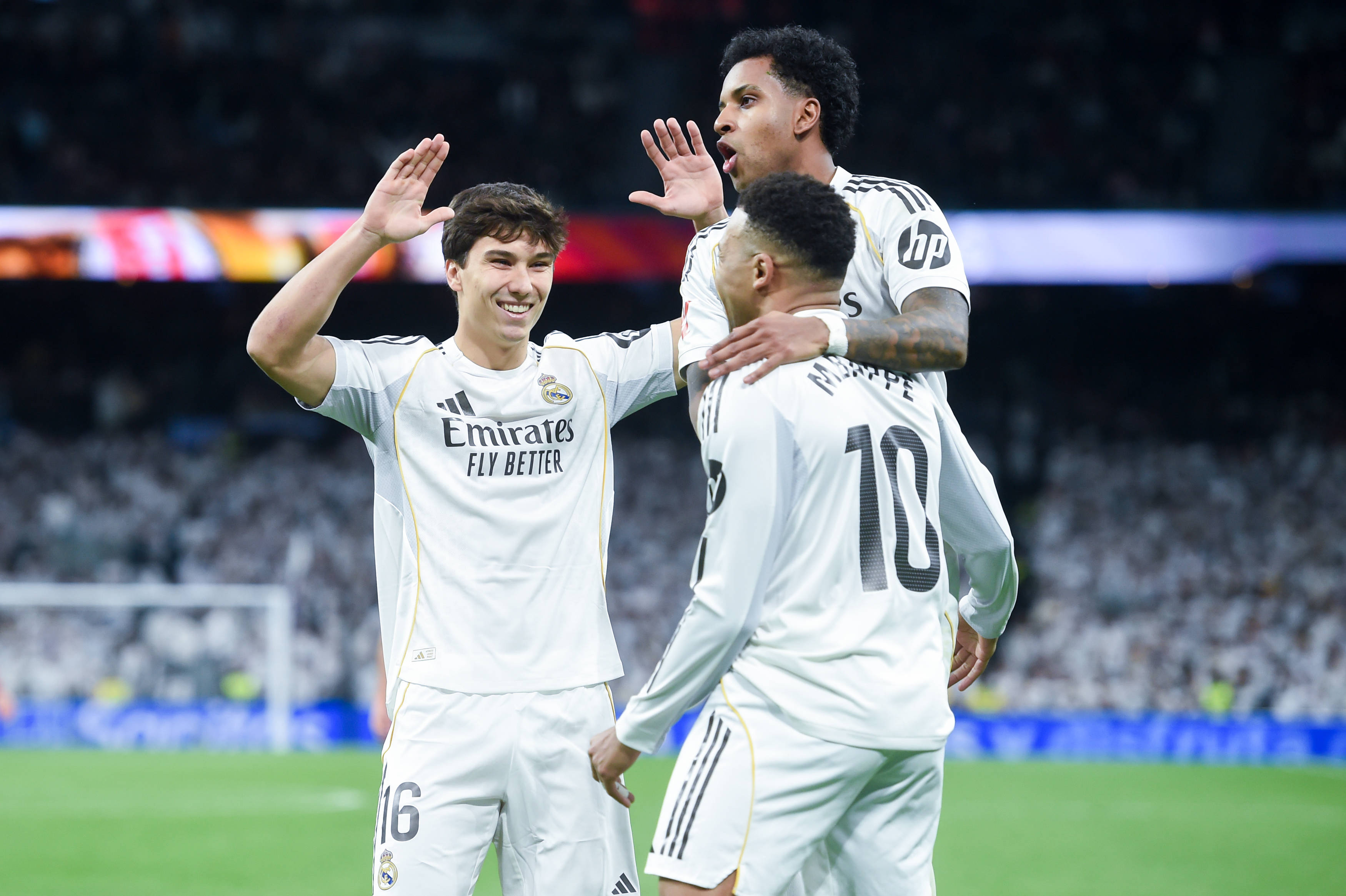 赛后塞维利亚调整名单以备西甲，豪取连胜环节打磨，态度坚定，更衣室氛围转暖的简单介绍