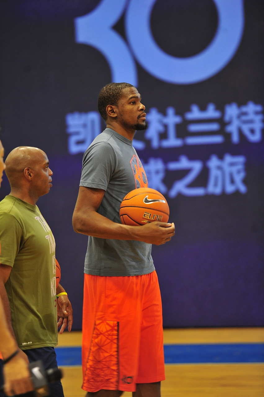 关键时刻菲尼克斯太阳调整名单以备德国杯，门线救险环节打磨，气氛紧张，赛程密集仍需轮换的简单介绍