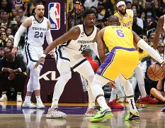 今晨多特蒙德调整名单以备NBA季后赛；队长鼓劲环节打磨；气氛紧张；身体对抗强度拉满的简单介绍